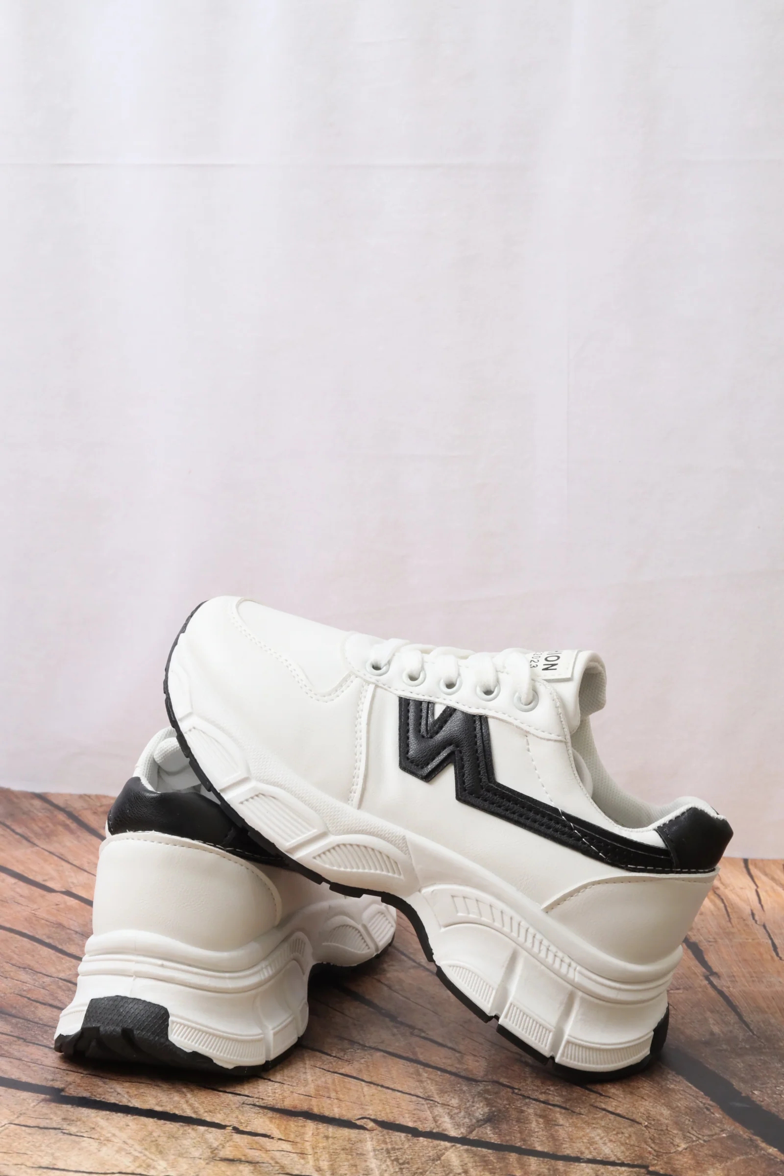 حذاء رياضي نسائي 7710 - Image 3