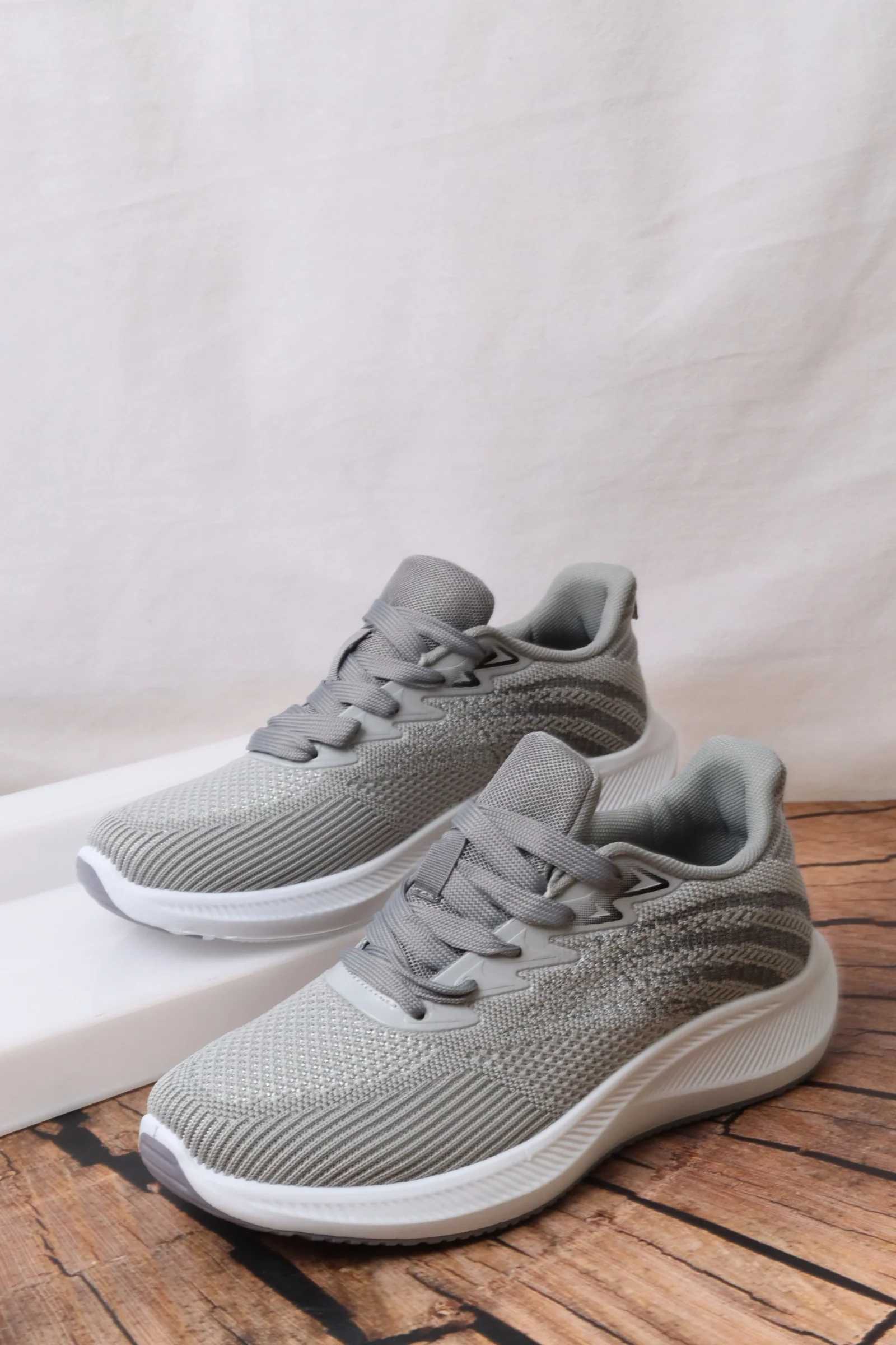LS1119 حذاء رياضي نسائي - Image 3